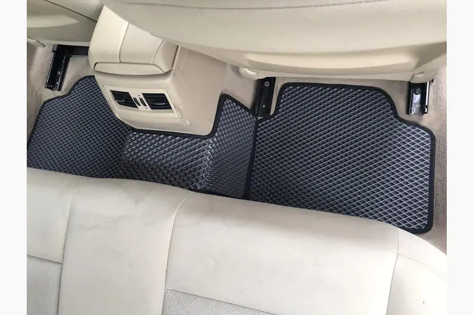 BMW 3-sarja E90/E91 2005–2011 EVA-lattiamatot (mustat) Kuva 8