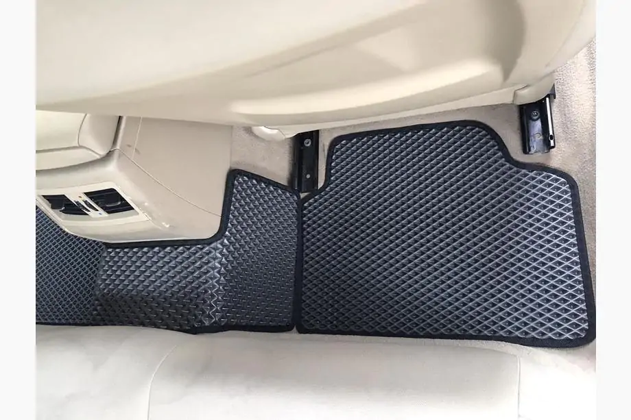 BMW 3-sarja E90/E91 2005–2011 EVA-lattiamatot (mustat) Kuva 9
