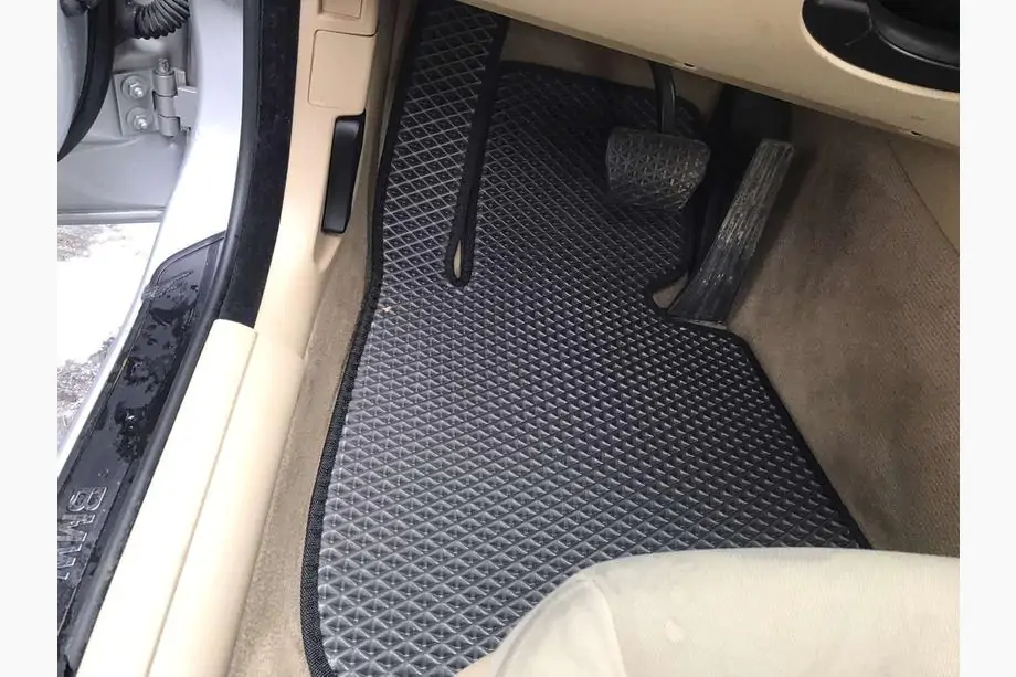 BMW 3-sarja E90/E91 2005–2011 EVA-lattiamatot (mustat) Kuva 3
