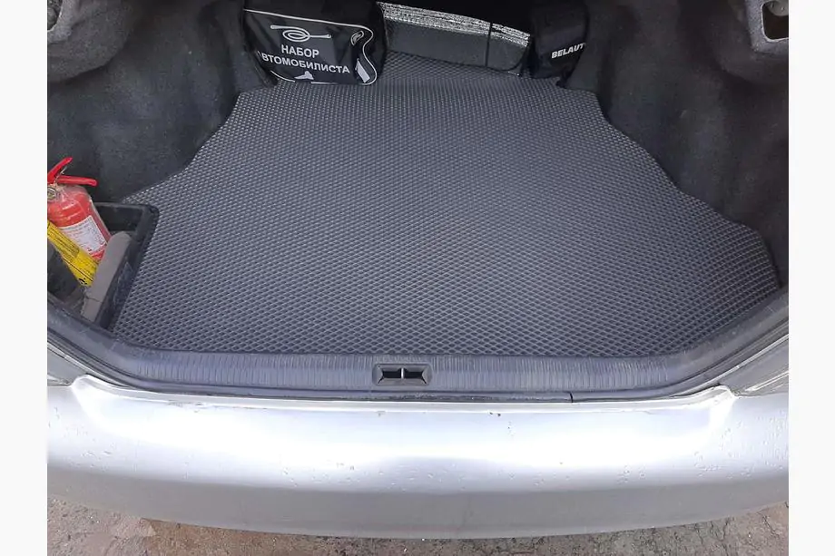 Toyota Camry 2001–2006 Tavaratilan matto (EVA, musta) Image
