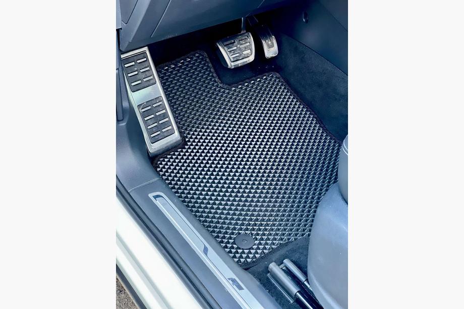 Volkswagen Tiguan 2016–2023 EVA-lattiamatot (mustat) Image