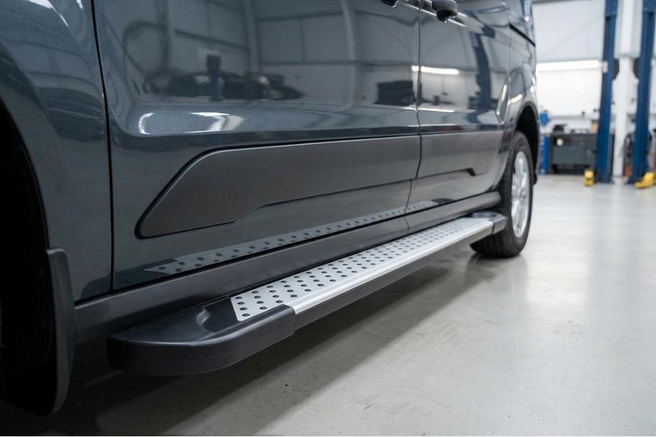 Volkswagen Caddy 2020– Allmond Grey -sivukynnykset (2 kpl, alumiini) Vakiokiinnityssarja Kuva 2