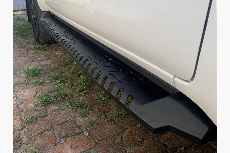 Toyota Hilux 2015– Sivuaskelmat Dakar V1 ilman LED-valoja (2 kpl, metalli) Kuva 2