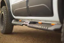 SsangYong Musso II 2018– Dakar V2 sivuastinlaudat LED-valoilla (2 kpl, metalli) kuva 3