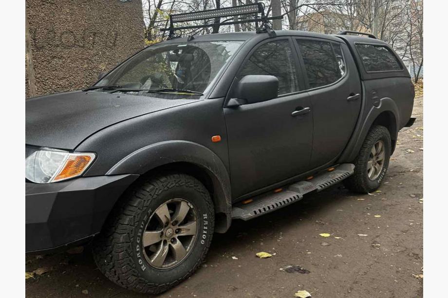 Mitsubishi L200 2015–2024 Dakar V2 sivuportaat LED-valoilla (2015-2019, 2 kpl, metalli) Image
