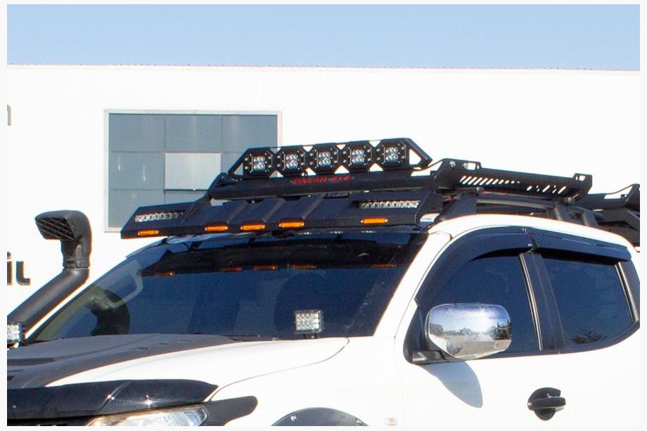 Nissan Navara/NP300 2016– Tuulilasin aurinkolippa (LED) Image