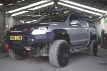 Volkswagen Amarok 2010–2022 Lokasuojan levikkeen reunalista Dakar kuva 2