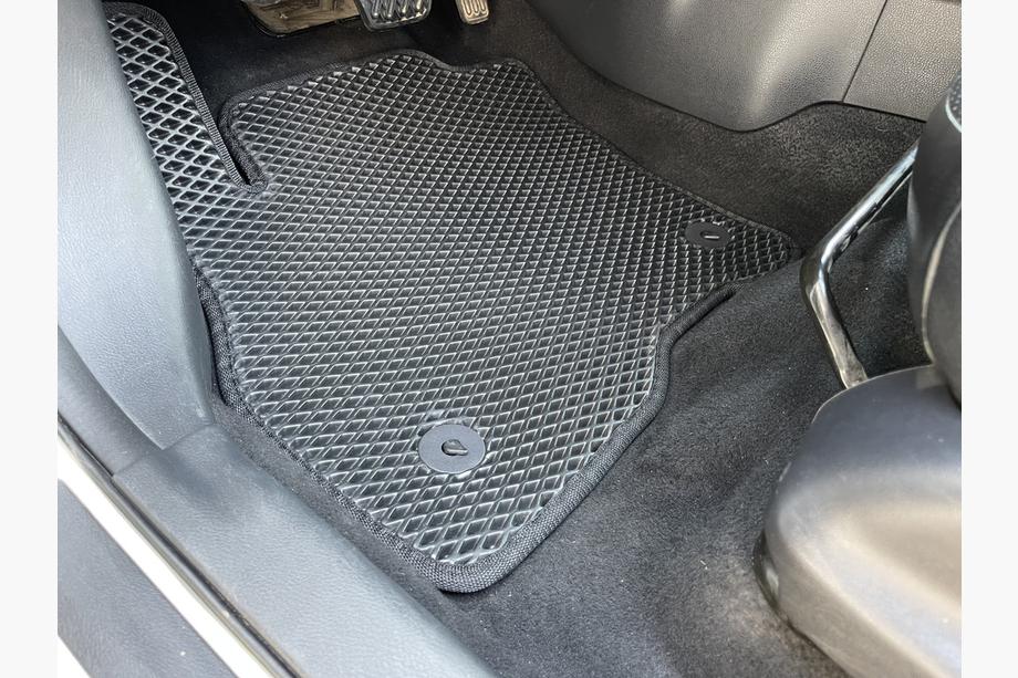 Nissan Leaf 2010–2017 EVA-lattiamatot (mustat) Image