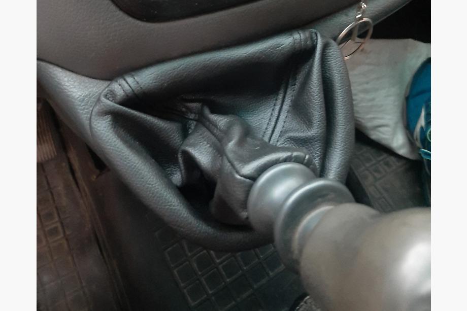 Mercedes Vito W639 2004–2014 Vaihdekepin suojapussi OEM-kehyksellä (keinonahka) Image