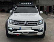 Volkswagen Amarok 2010–2022 Tuulilasin aurinkolippa kattotelineeseen DAKAR (LED) kuva 1