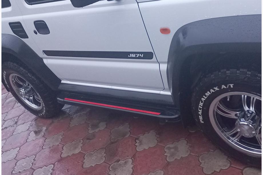 Suzuki Jimny 2018– Sivuporrassarja Maya Red (2 kpl, alumiini) Image
