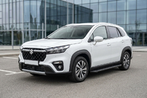 Suzuki SX4 S-Cross 2021– Allmond Black sivuportaat (2 kpl, alumiini) kuva 1