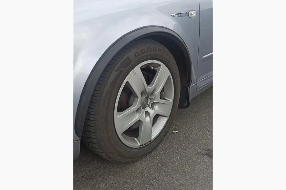 Audi A4 B6 2000–2004 Pyöränkaarilistat (4 kpl, musta, ABS-muovi) Image