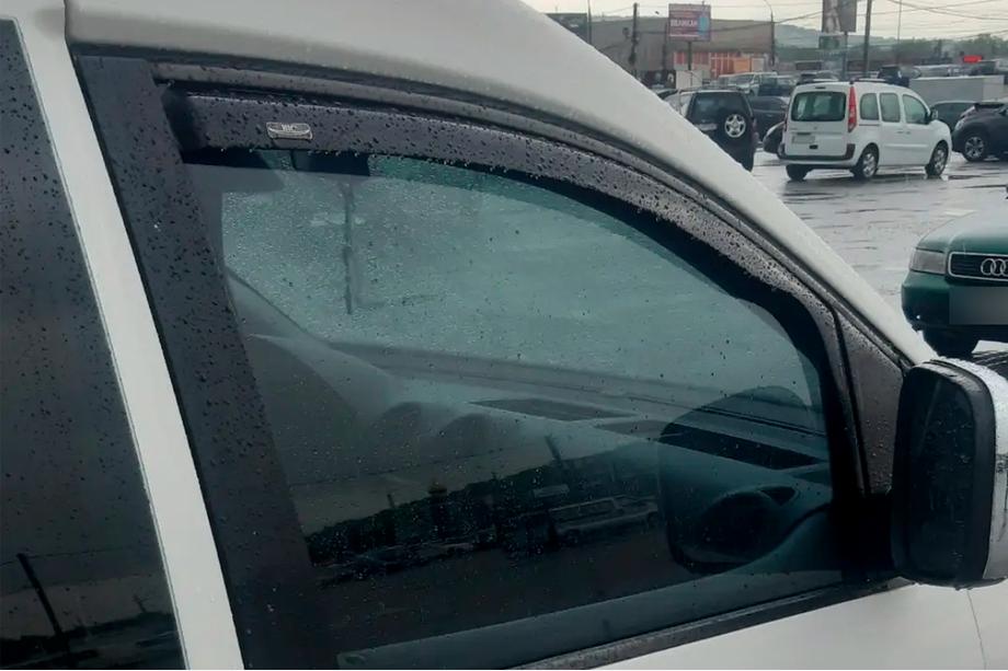 Opel Combo 2019– Ura-asenteiset ikkunatuuliohjaimet (2 kpl, HIC) Image