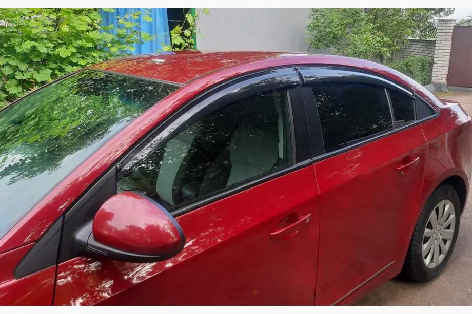 Chevrolet Cruze 2009–2015 Tuuliohjaimet SD (4 kpl, Sunplex) Image