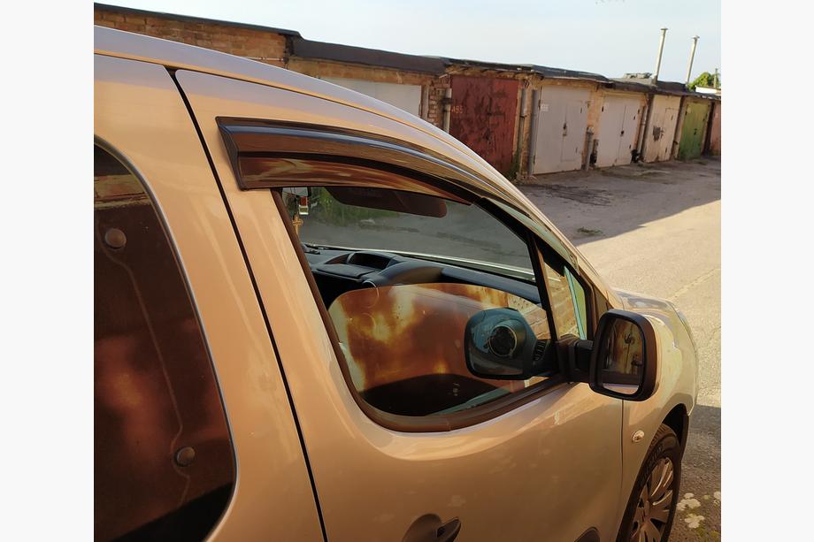 Peugeot Partner Tepee 2008–2018 Tuuliohjaimet (2 kpl, Sunplex Sport) Image