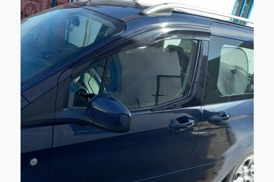 Ford Courier 2014–2023 Tuuliohjaimet (2 kpl, Sunplex Sport) Image