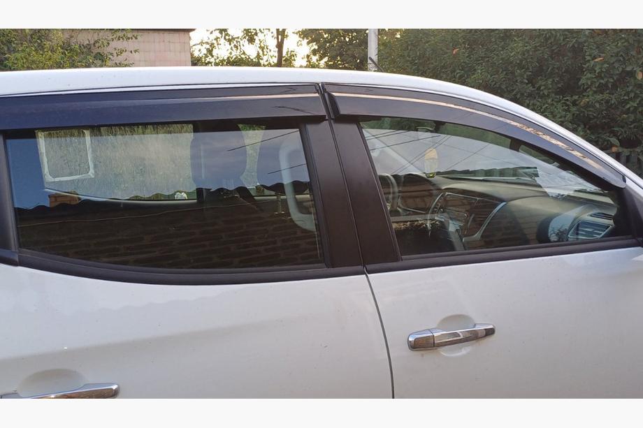 Mitsubishi L200 2015–2024 Ikkunatuuliohjaimet (4 kpl, Sunplex Sport) Kuva 7