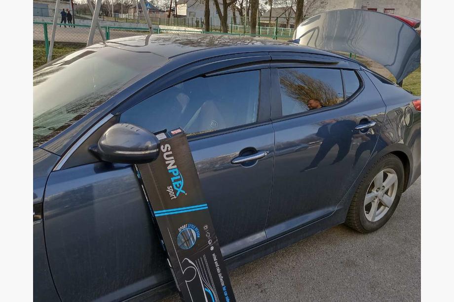 Kia Optima 2010–2016 Ikkunatuuliohjaimet (4 kpl, Sunplex Sport) Image