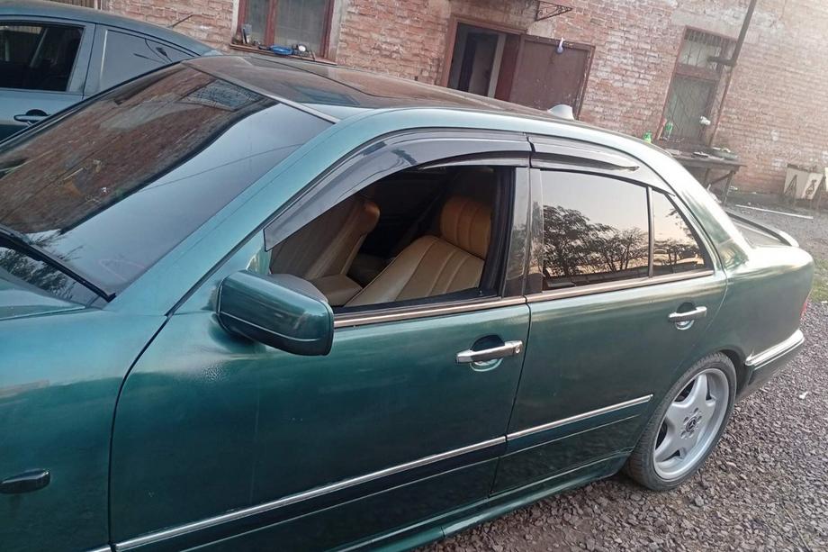 Mercedes E-sarja W210 1995–2002 Tuuliohjaimet SD (4 kpl, Sunplex Sport) Kuva 2