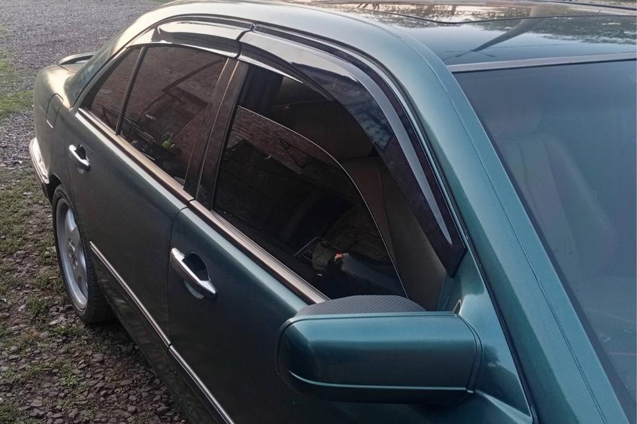 Mercedes E-sarja W210 1995–2002 Tuuliohjaimet SD (4 kpl, Sunplex Sport) Kuva 4
