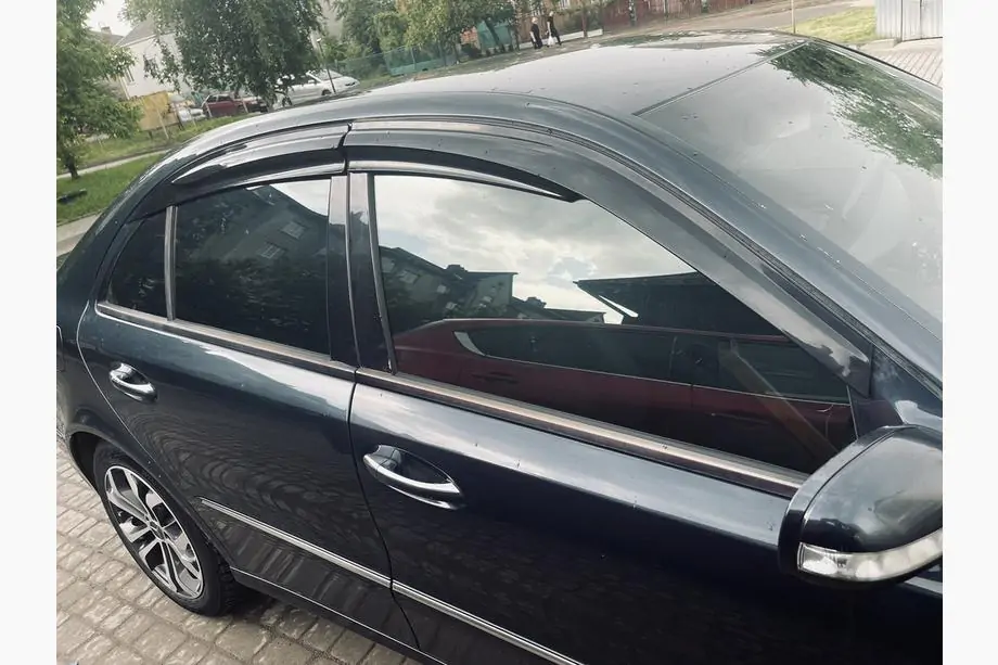 Mercedes E-class W211 2002–2009 Tuuliohjaimet SD (4 kpl, Sunplex Sport) Image