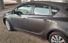 Opel Astra J 2009–2015 Sivulasin tuuliohjaimet HB/SD (4 kpl, Sunplex Sport) kuva 1