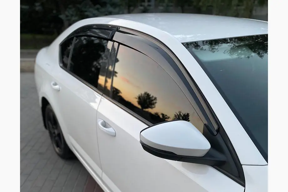 Skoda Octavia III A7 2013–2019 Tuuliohjaimet LiftBack (4 kpl, Sunplex Sport) Image