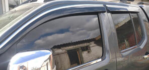 Nissan Navara 2006–2015 Ikkunatuuliohjaimet kromilistalla (4 kpl, Sunplex Chrome) kuva 2
