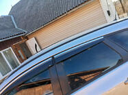 Opel Astra J 2009–2015 Tuuliohjaimet kromilistalla ja raidalla HB/SD (4 kpl, Sunplex Chrome) kuva 3
