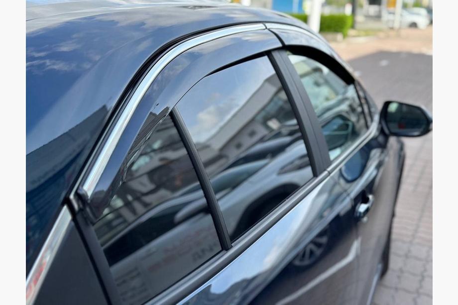 Toyota Corolla 2019– Ikkunatuuliohjaimet kromilistalla (4 kpl, Sunplex Chrome) Image
