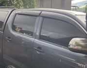 Toyota Hilux 2015– Ikkunatuuliohjaimet kromilistalla (4 kpl, Sunplex Chrome) kuva 7