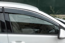 Volkswagen Golf 7/E-Golf 2012–2020 Ikkunatuuliohjaimet kromilistalla HB (4 kpl, Sunplex Chrome) kuva 4