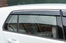 Volkswagen Golf 7/E-Golf 2012–2020 Ikkunatuuliohjaimet kromilistalla HB (4 kpl, Sunplex Chrome) kuva 3