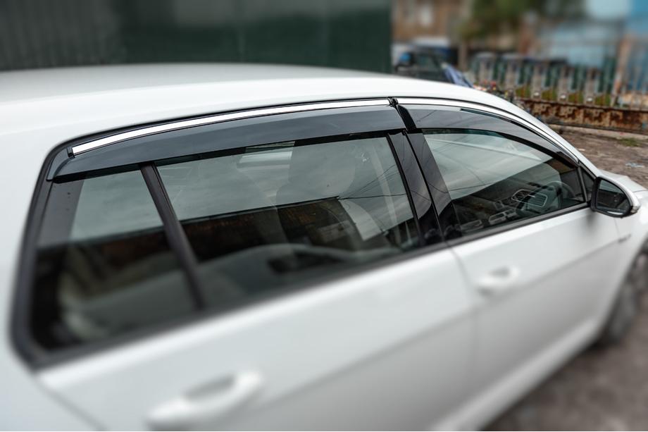 Volkswagen Golf 7/E-Golf 2012–2020 Ikkunatuuliohjaimet kromilistalla HB (4 kpl, Sunplex Chrome) Image