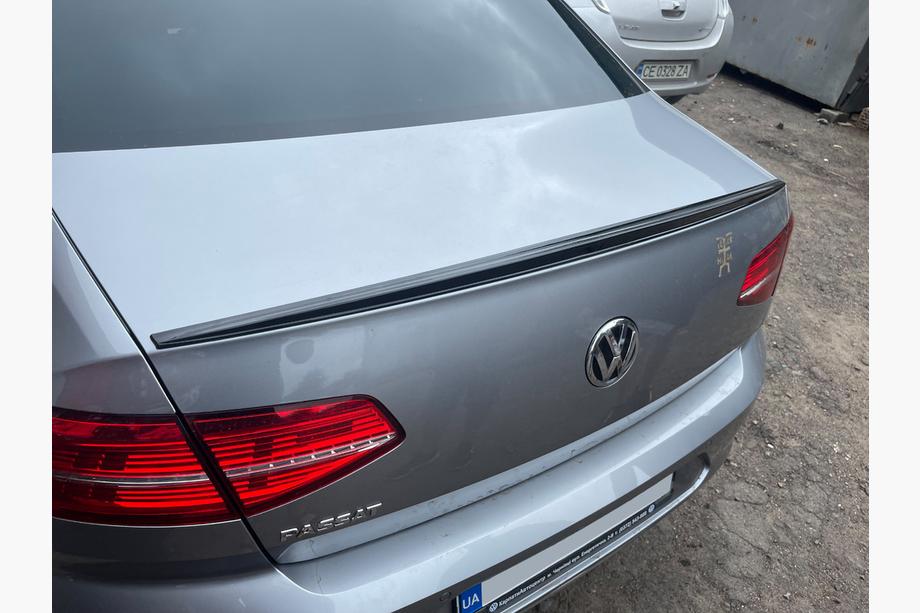 Volkswagen Passat B8 2015–2023 LIP-spoileri (Sunplex, musta) (115,8 cm x 6,3 cm) Kuva 2