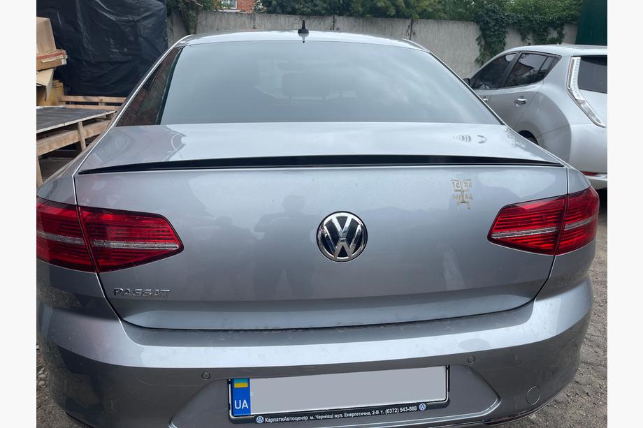 Volkswagen Passat B8 2015–2023 LIP-spoileri (Sunplex, musta) (115,8 cm x 6,3 cm) Kuva 3