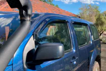 Nissan Pathfinder R51 2005–2014 Ikkunadeflektorit (4 kpl, HIC) kuva 1