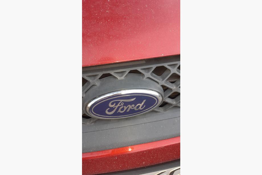 Ford Fiesta 2002–2008 Etumerkki (kiinnitys klipseillä) Kuva 4