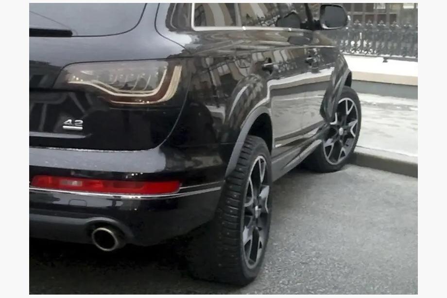 Audi Q7 2005–2015 Kapeat lokasuojan levikkeet S-Line Image