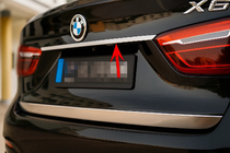 BMW X6 F16 2014–2019 Kromilista rekisterikilven yläpuolelle kuva 1