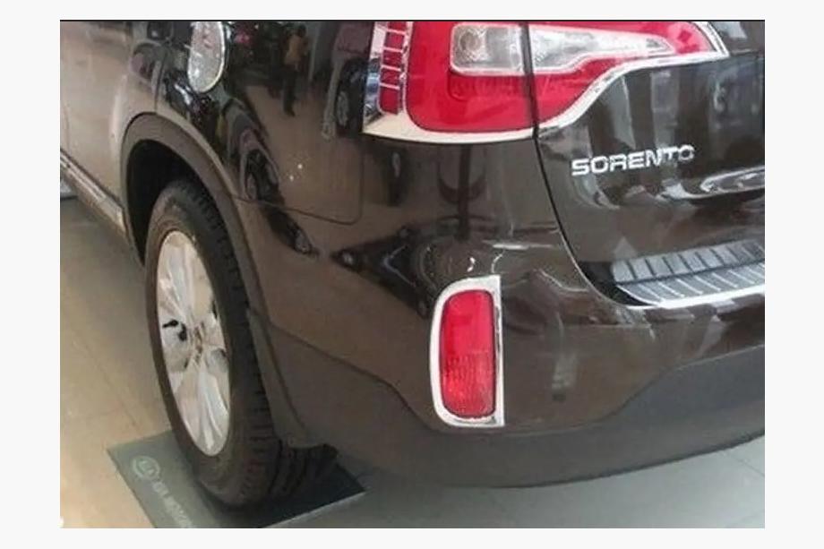Kia Sorento II XM 2009–2014 Kromilistat takasumuvaloihin 2013+ (2 kpl, muovi) Image