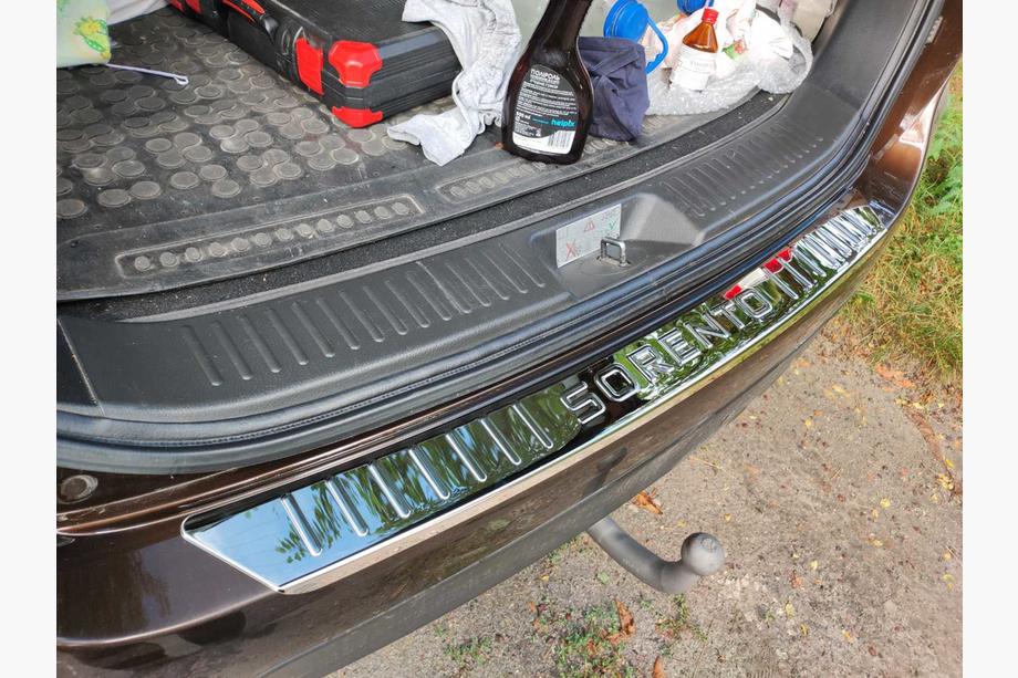 Kia Sorento II XM 2009–2014 Krominen takapuskurin lista Libao (2013+) Image