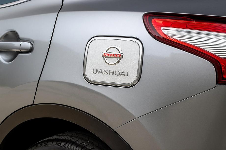 Nissan Qashqai 2014–2021 Polttoaineluukun suojus Libao (muovi) Image