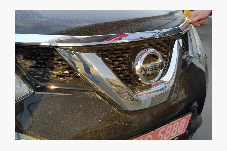 Nissan X-trail T32/Rogue 2014–2021 Konepellin tuuliohjain Libao (muovi) Image