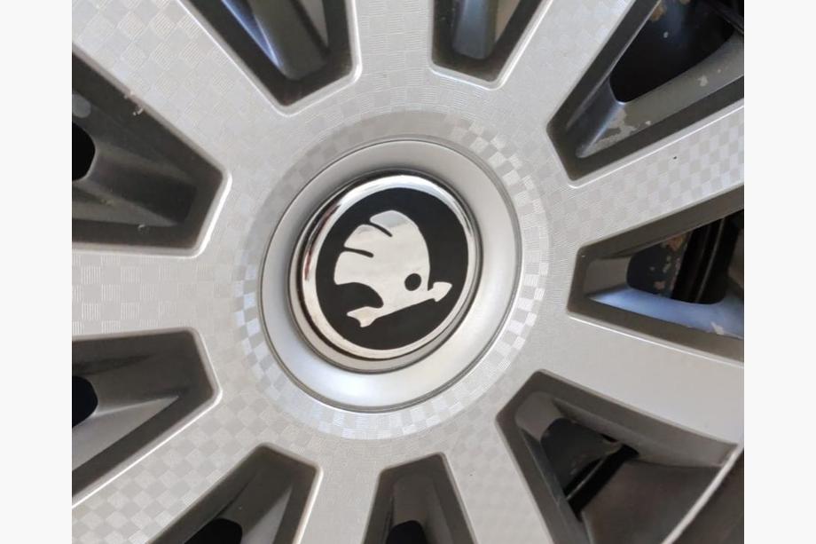 Skoda Keskikupin tarrat 54 mm (4 kpl) Image