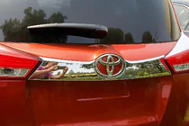 Toyota Rav 4 2013–2018 Ruostumaton koristelista rekisterikilven yläpuolelle puskuriin Libao 2013-2016 kuva 2