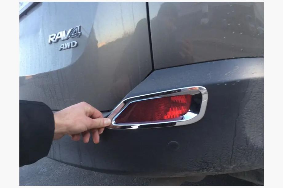 Toyota Rav 4 2013–2018 Kromiset takavalon kehykset Libao 2013-2016 (2 kpl, muovi) Kuva 3