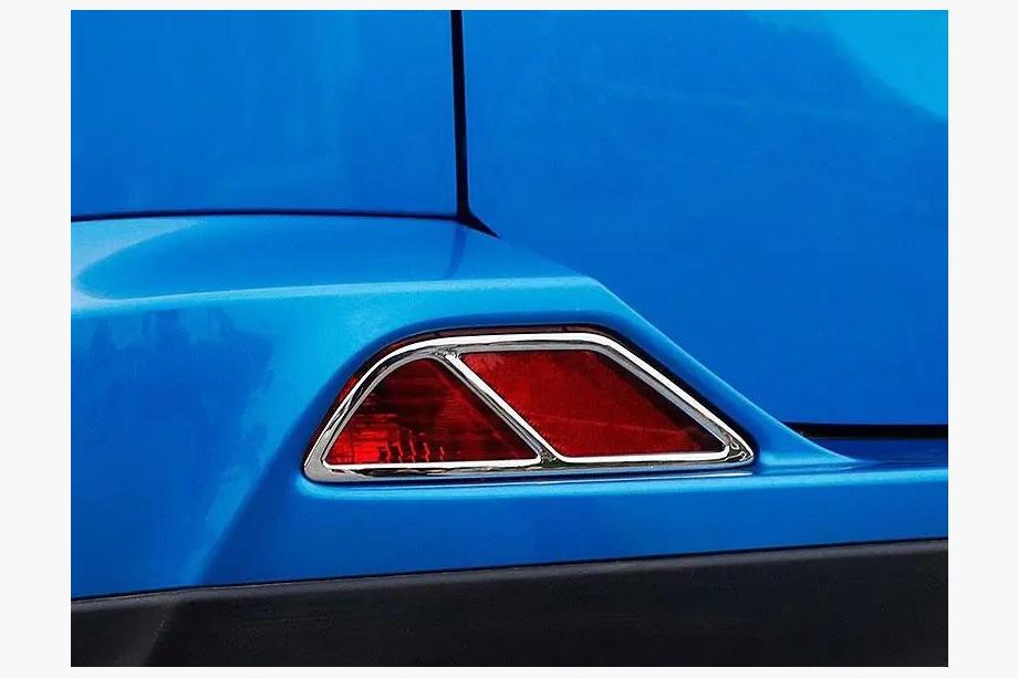 Toyota Rav 4 2013–2018 Kromiset takavalojen koristelistat Libao 2016-2018 (2 kpl, muovi) Image