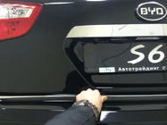 BYD S6 2010–2016 Libao ruostumaton takaluukun reunalista kuva 2